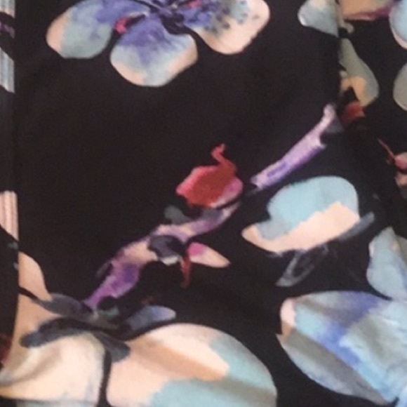 ❌DONATED❌Black Floral Print Elastic Waist Buttery Soft Leggings - Picture 6 of 7
